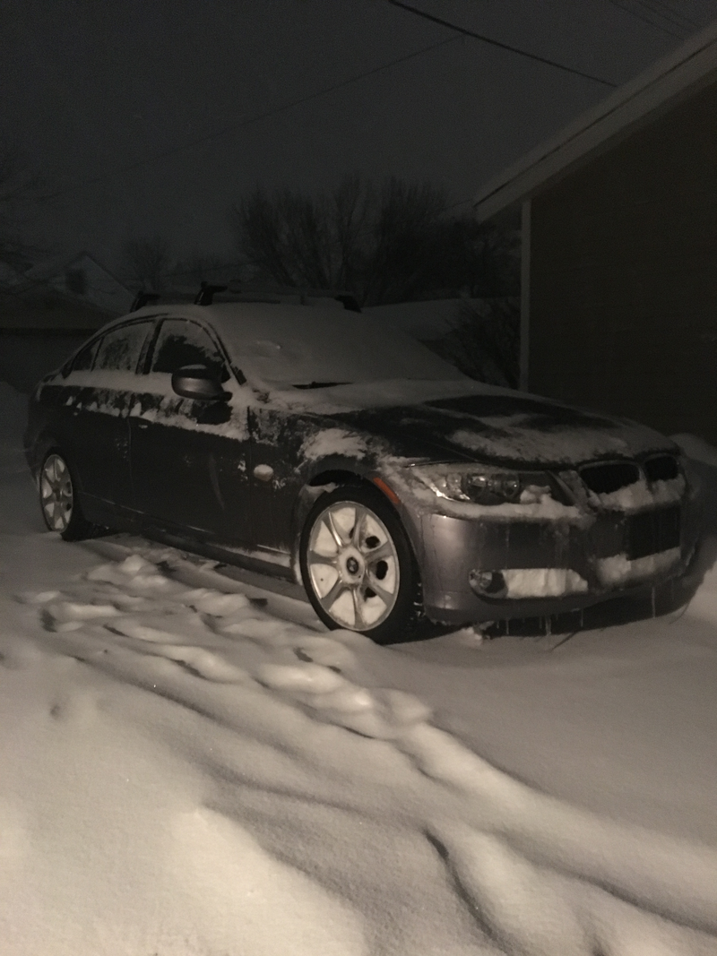 Illustration for article titled Obligatory Snowy Car Picture. Also Vintage Snowboard Â